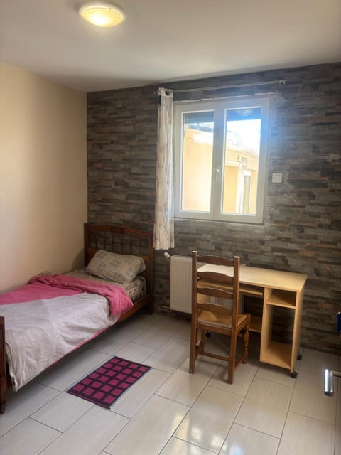 Home stay Spacious room Bed and Breakfast in Massy