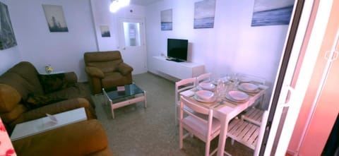 Communal lounge/ TV room, TV and multimedia, Living room, Seating area, Dining area, Evening entertainment
