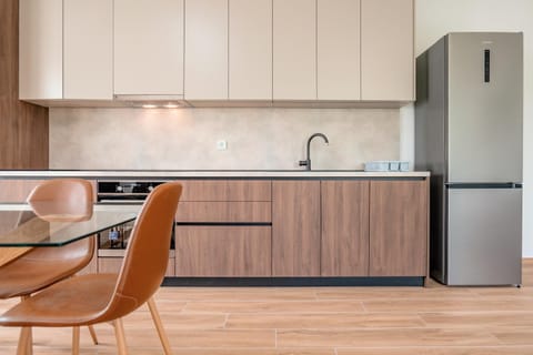 Kitchen or kitchenette, Dining area, dishwasher, oven, stove