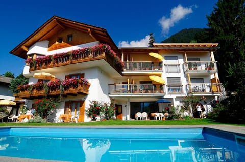 Property building, Balcony/Terrace, Pool view, Swimming pool