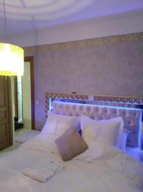 Maison 10 pièces Spa jacuzzi Paris Airport CDG jardin arboré clos House in Île-de-France