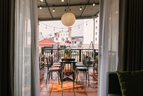 Balcony/Terrace, Living room, Seating area, Dining area, City view