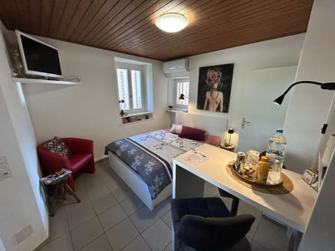 TV and multimedia, Coffee/tea facilities, air conditioner