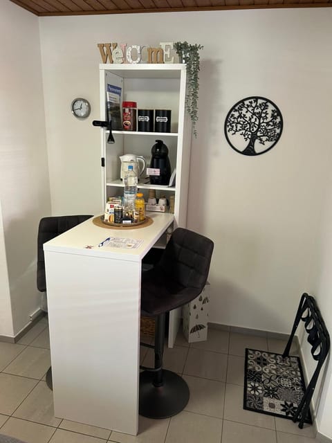 Coffee/tea facilities, Living room, Seating area