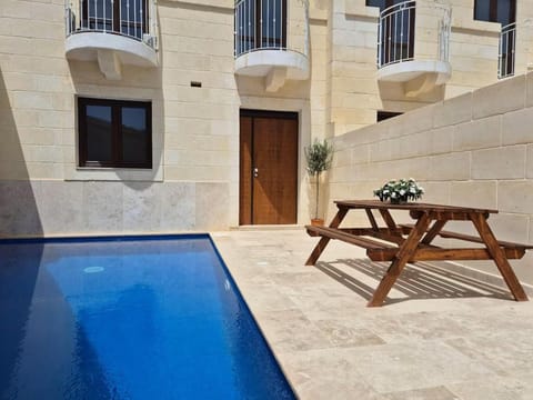Pool view, Swimming pool, sunbed