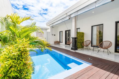 Balcony/Terrace, Balcony/Terrace, Swimming pool, Swimming pool