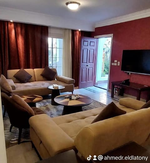 Communal lounge/ TV room, TV and multimedia, Living room, Seating area, Evening entertainment