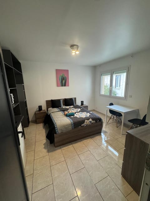 Bed, Photo of the whole room, Dining area, Bedroom