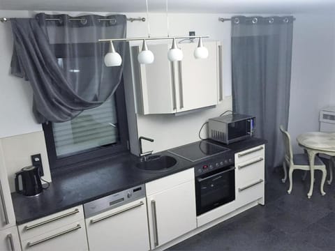 Kitchen or kitchenette, pet friendly