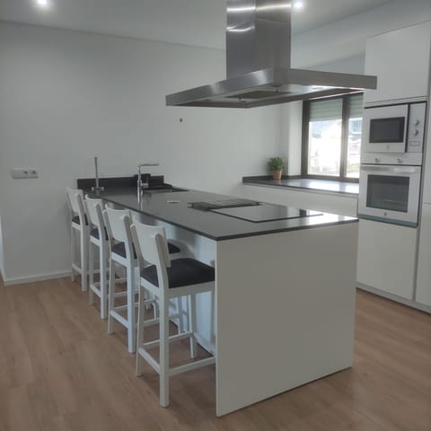 Kitchen or kitchenette, Dining area, oven, stove