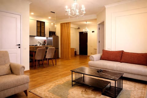 TV and multimedia, Kitchen or kitchenette, Living room, Seating area, Dining area