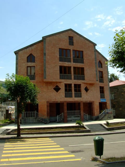 Facade/entrance