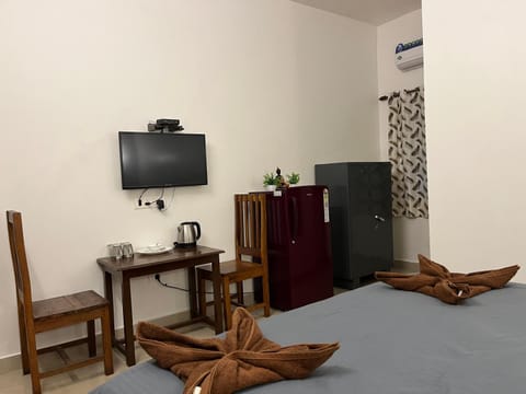 Bed, Kitchen or kitchenette, Dining area, Evening entertainment, Bedroom