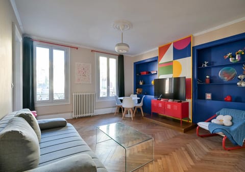 Property building, TV and multimedia, Living room, Seating area