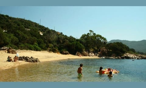Maison à 50 m de la plage, 10 personnes, 5 chambres en corse du sud, Villa in Coti-Chiavari