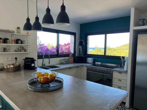 Maison à 50 m de la plage, 10 personnes, 5 chambres en corse du sud, Villa in Coti-Chiavari