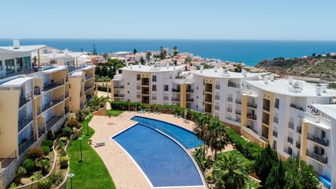 Property building, Day, Natural landscape, Bird's eye view, City view, Pool view, Sea view, Swimming pool, Swimming pool, sunbed