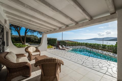 Patio, Solarium, Landmark view, Pool view, Sea view, Swimming pool, Swimming pool, Quiet street view, sunbed