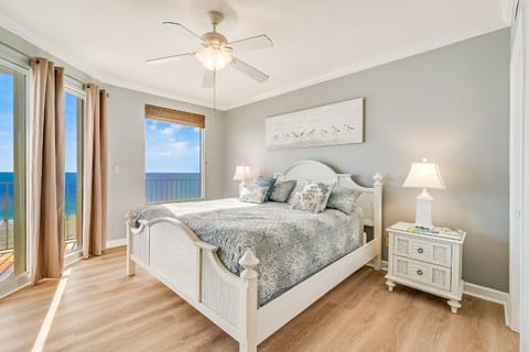 Beachfront 3BR Condo! Free Beach Chair Service! by Dolce Vita Getaways PCB! Apartment in Long Beach