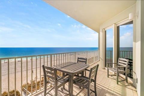 Beachfront 3BR Condo! Free Beach Chair Service! by Dolce Vita Getaways PCB! Apartment in Long Beach