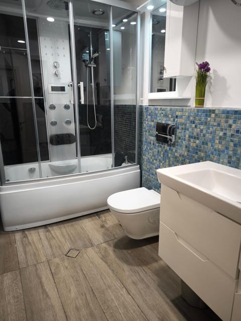 Shower, Toilet, Bathroom, Bath