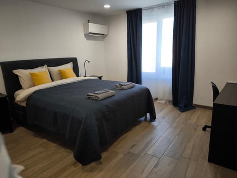 Bed, Photo of the whole room, Bedroom, towels, air conditioner