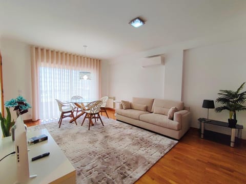Communal lounge/ TV room, Living room, Dining area, air conditioner