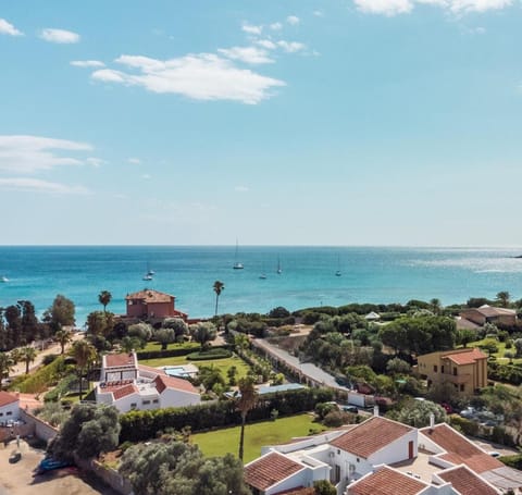 Villa Olga con accesso privato alla spiaggia di Nora Villa in Sardinia