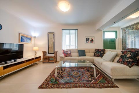 Valletta Elegant 3-Bedroom Home in Historic Centre by Malta Weekend Apartment in Valletta