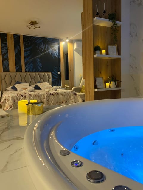 Hot Tub, Spa and wellness centre/facilities