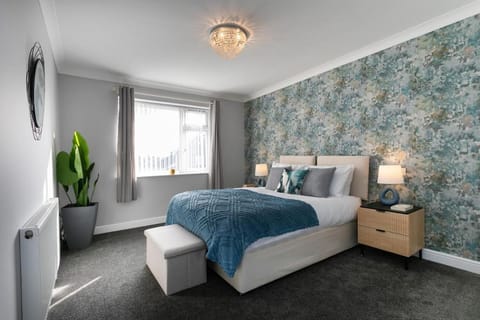Bed, Photo of the whole room, Bedroom