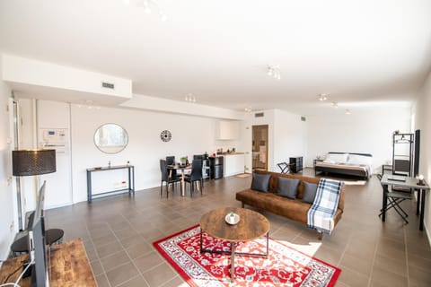 TV and multimedia, Kitchen or kitchenette, Living room, Seating area, Dining area, Evening entertainment