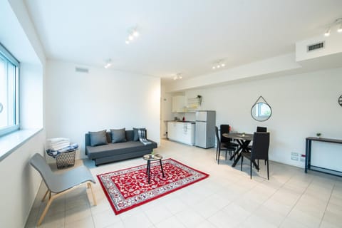 Kitchen or kitchenette, Living room, Seating area, Dining area