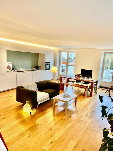 Kitchen or kitchenette, Living room, Seating area