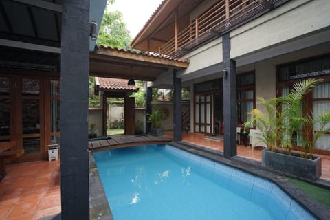 Swimming pool, Swimming pool