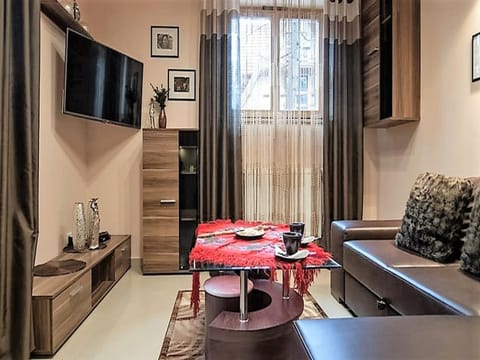 Communal lounge/ TV room, TV and multimedia, Living room, Seating area, Evening entertainment