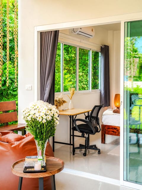 Balcony/Terrace, Living room, Seating area, Dining area, Garden view