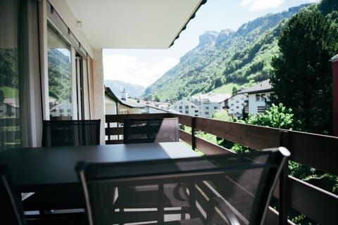 Natural landscape, Balcony/Terrace, Dining area, Mountain view
