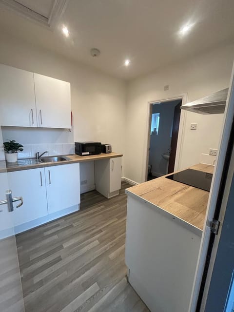 Spacious Apartment near train station with a parking space Apartment in The Royal Town of Sutton Coldfield