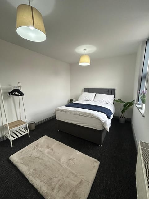 Spacious Apartment near train station with a parking space Apartment in The Royal Town of Sutton Coldfield