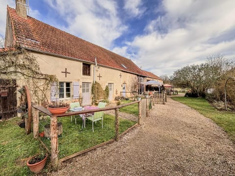 Property building, Natural landscape, Garden, Garden view