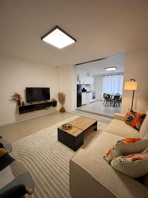 Communal lounge/ TV room, TV and multimedia, Living room, Seating area, Evening entertainment