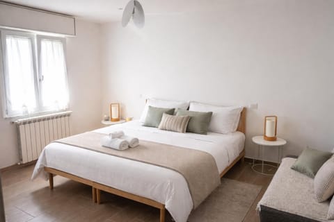 Bed, Photo of the whole room, Bedroom, internet, towels