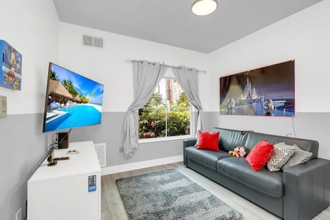Communal lounge/ TV room, TV and multimedia, Living room