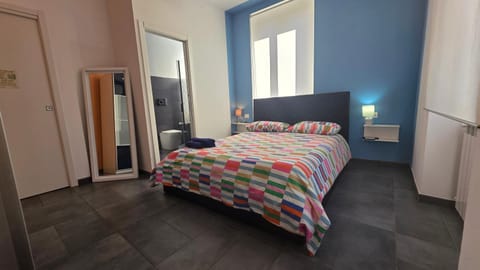 Bed, Bedroom, internet, wardrobe
