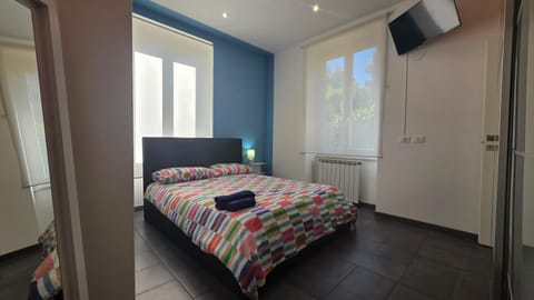 Bed, Bedroom, internet, towels