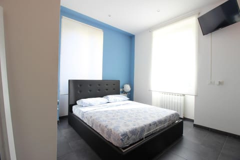 Bed, Evening entertainment, Bedroom, internet