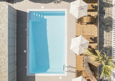 Swimming pool, sunbed