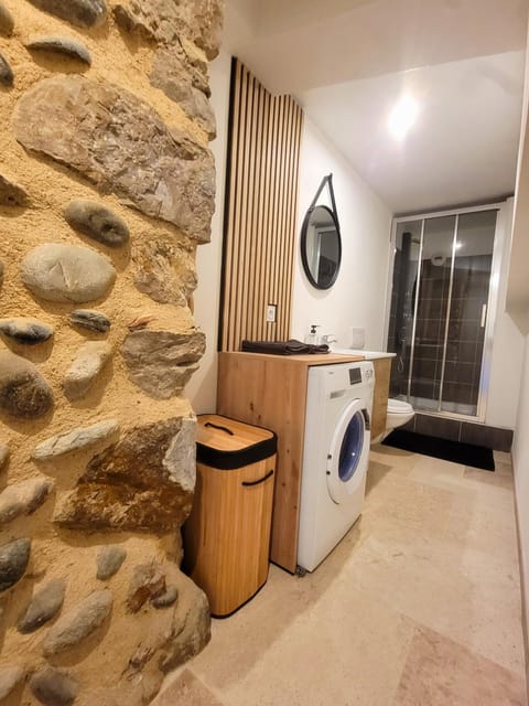 Shower, Toilet, Bathroom, washing machine