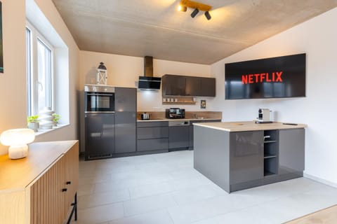 TV and multimedia, Kitchen or kitchenette, Dining area, dishwasher, microwave, oven, stove, toaster